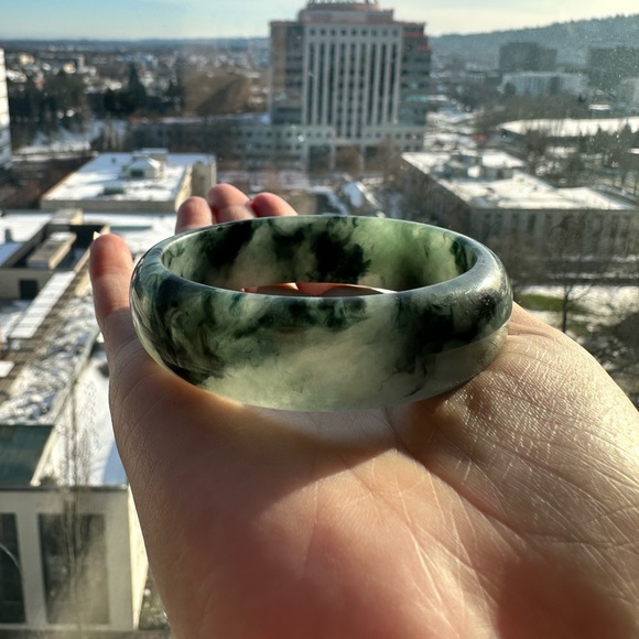 Jadeite Bangle diameter 57 mm - Picture 9 of 13